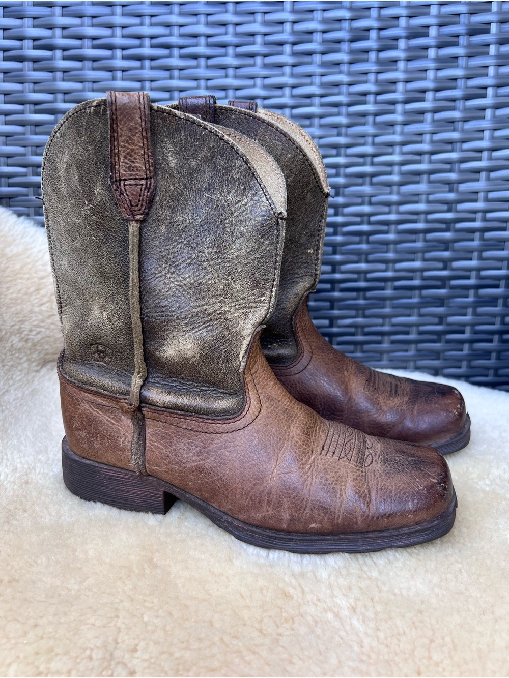Ariat Boy’s Girl’s Earth Rambler Cowboy Boot Square Toe Size Youth 2.5 Leather